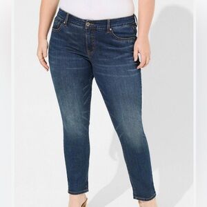 Torrid Vintage Stretch Boyfriend Straight Women’s  Plus Size Denim Jeans